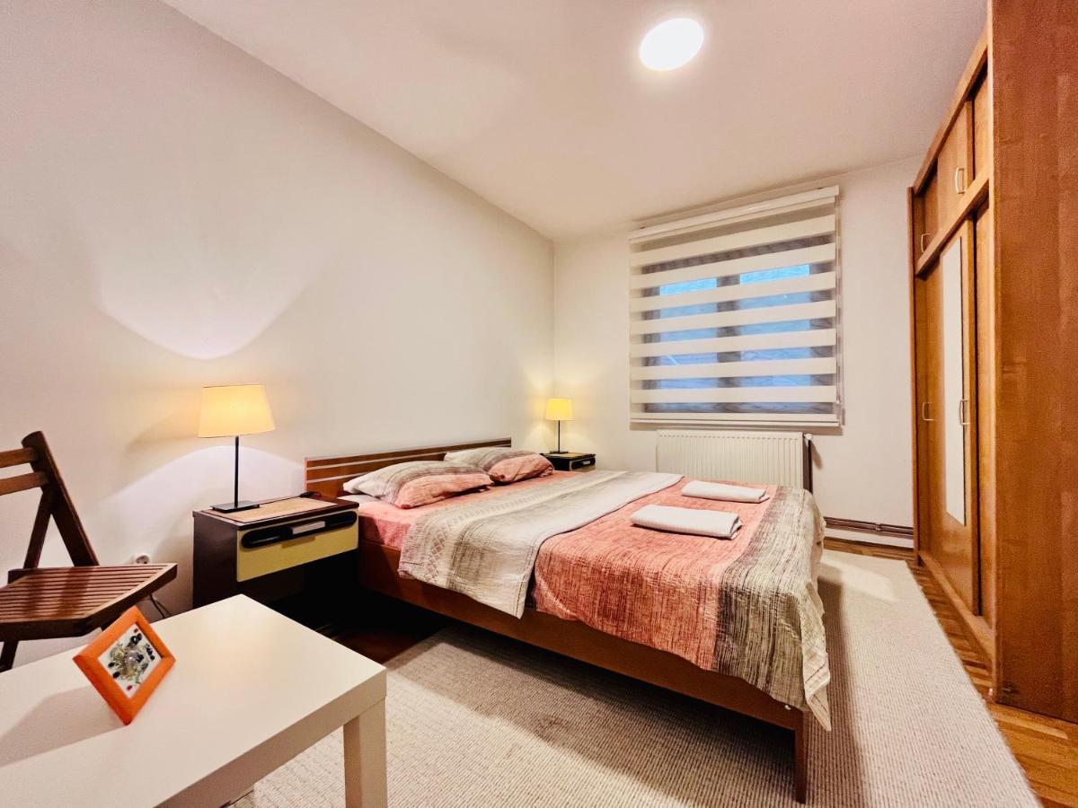 Apartment Viktorija อูชิเซ ภายนอก รูปภาพ