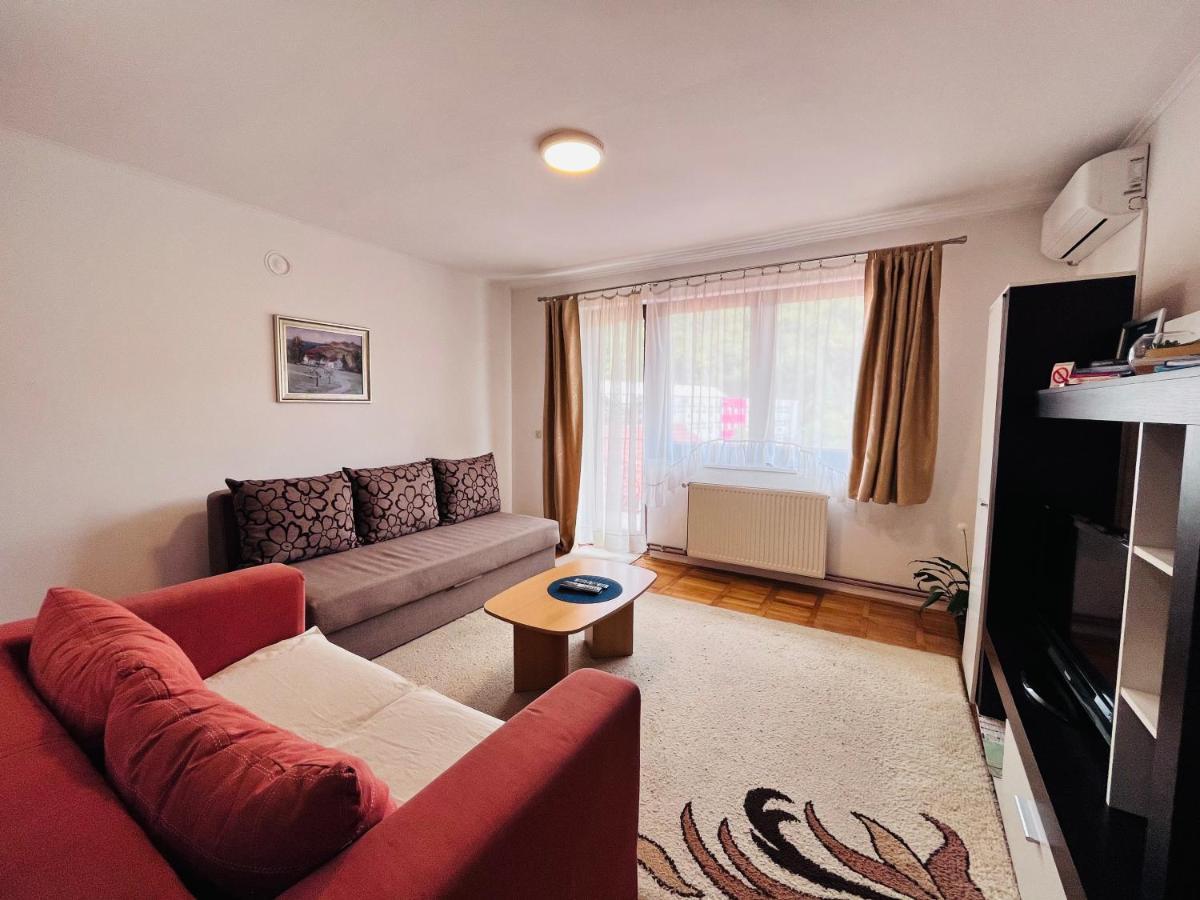 Apartment Viktorija อูชิเซ ภายนอก รูปภาพ