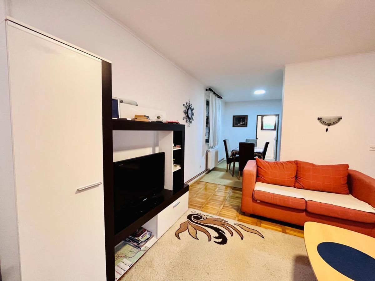 Apartment Viktorija อูชิเซ ภายนอก รูปภาพ