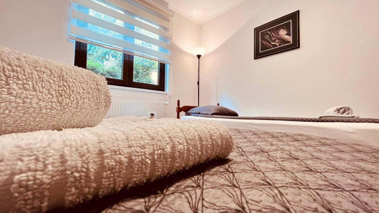 Apartment Viktorija อูชิเซ ภายนอก รูปภาพ